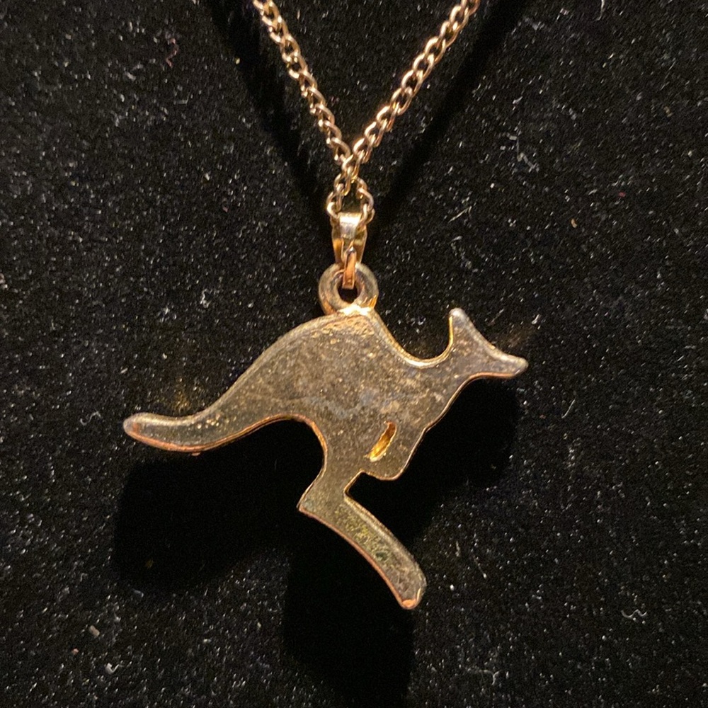 Gold Tone Kangaroo Pendant Necklace Iridescent Inlay Vintage Style - Picture 4 of 6